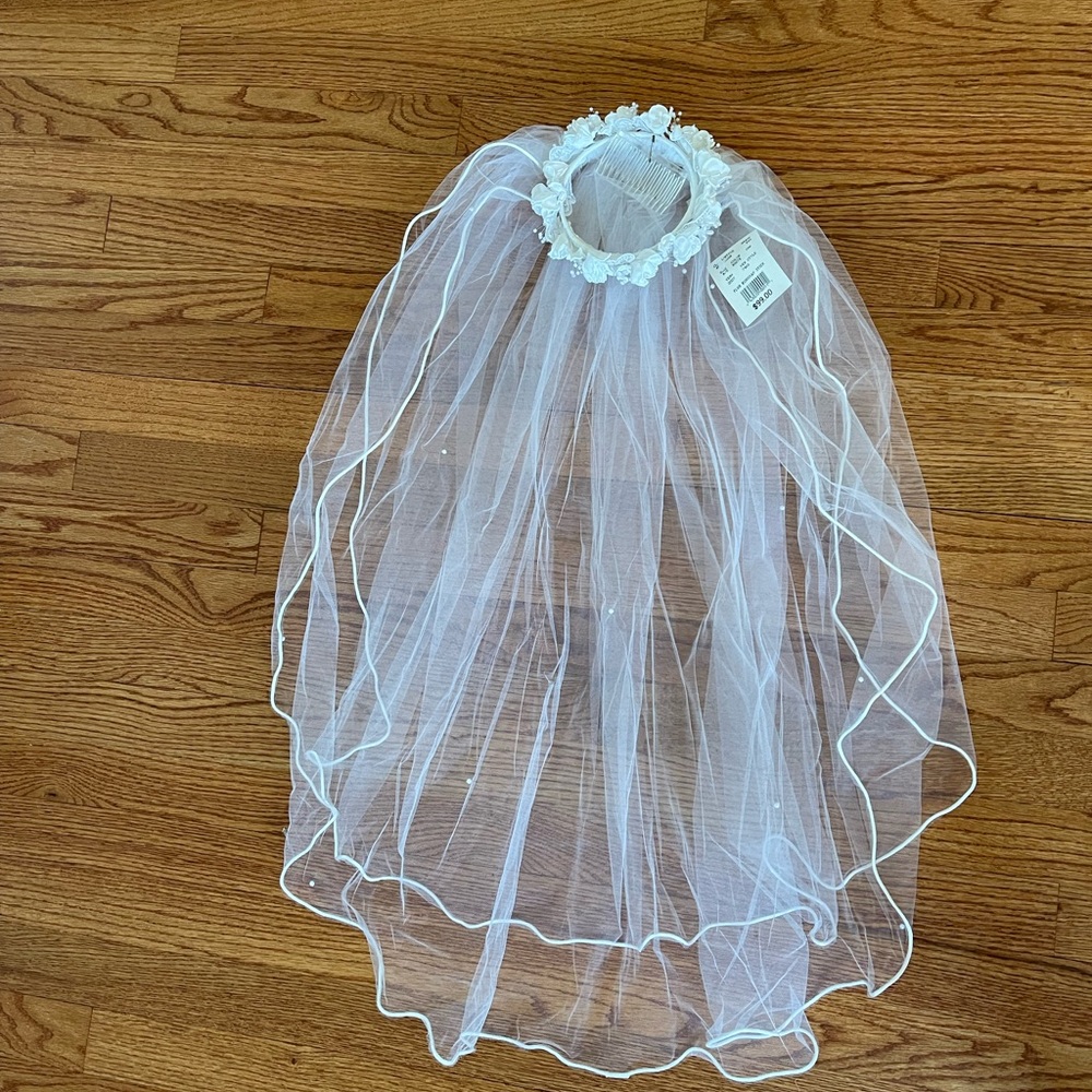 NEW Bridal Veil White NEW in Bag BEAUTIFUL 3 Tier Flower/Pearl Details PERFECT